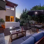 Apartment With Terrace And Mini Pool Green Gold
