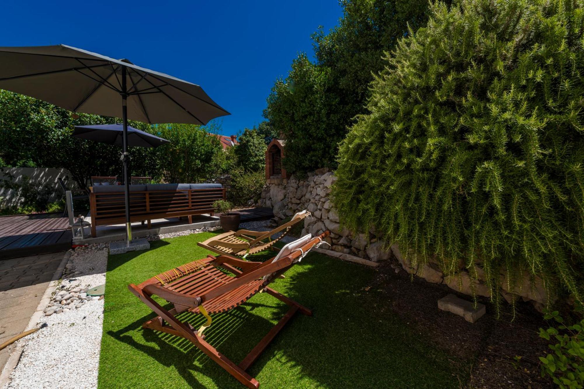 Apartment With Terrace And Mini Pool Gold *